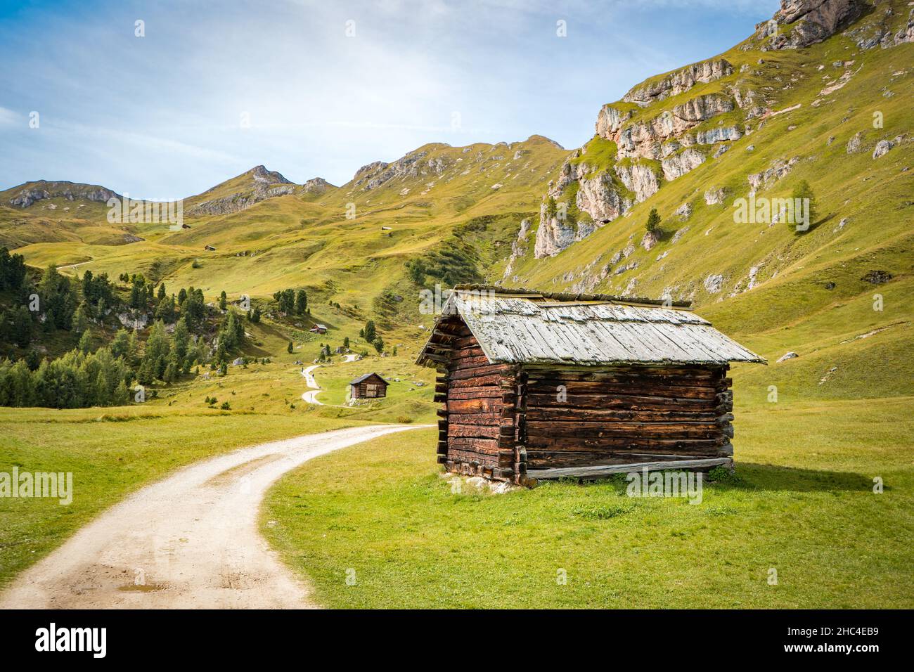 rifugio in montagna in una giornata di sole Foto Stock