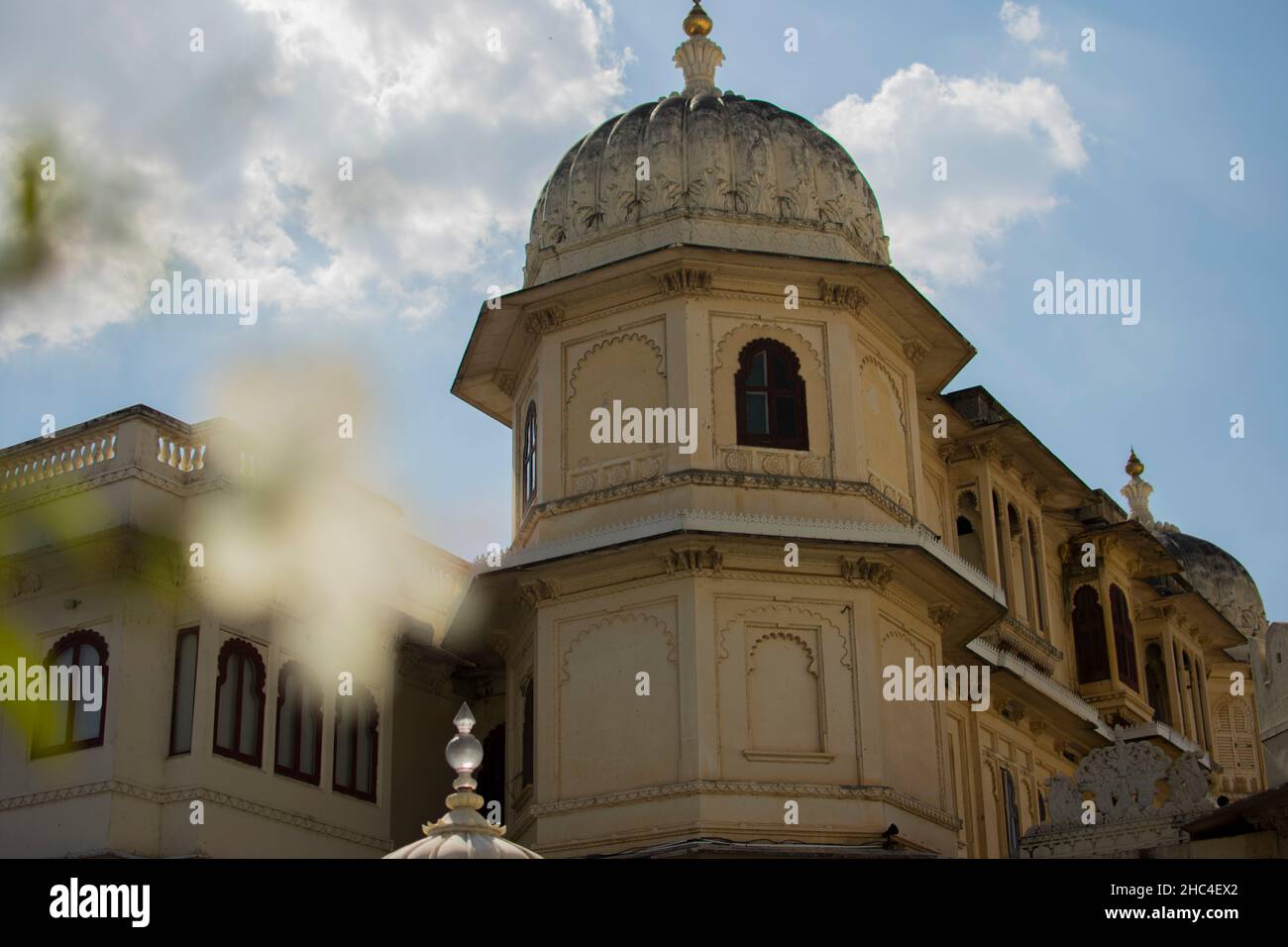 la splendida architettura del palazzo cittadino di udaipur Foto Stock