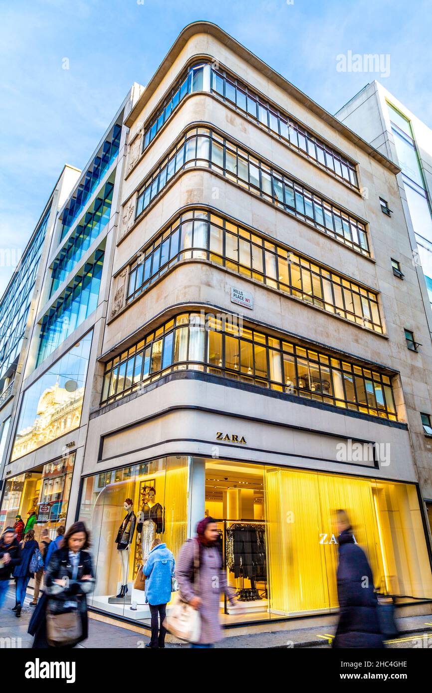 L'esterno di un negozio Zara in Oxford Street, Londra, Regno Unito Foto Stock
