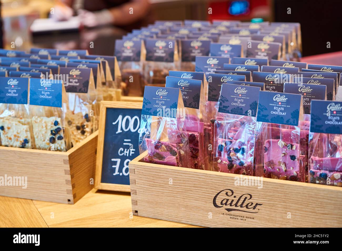 Visita al negozio Maison Cailler nel museo del cioccolato di Broc, Svizzera Foto Stock