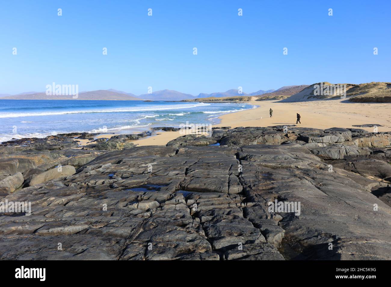 La costa occidentale dell'isola di Harris - aspre promontori e baie sabbiose. Foto Stock