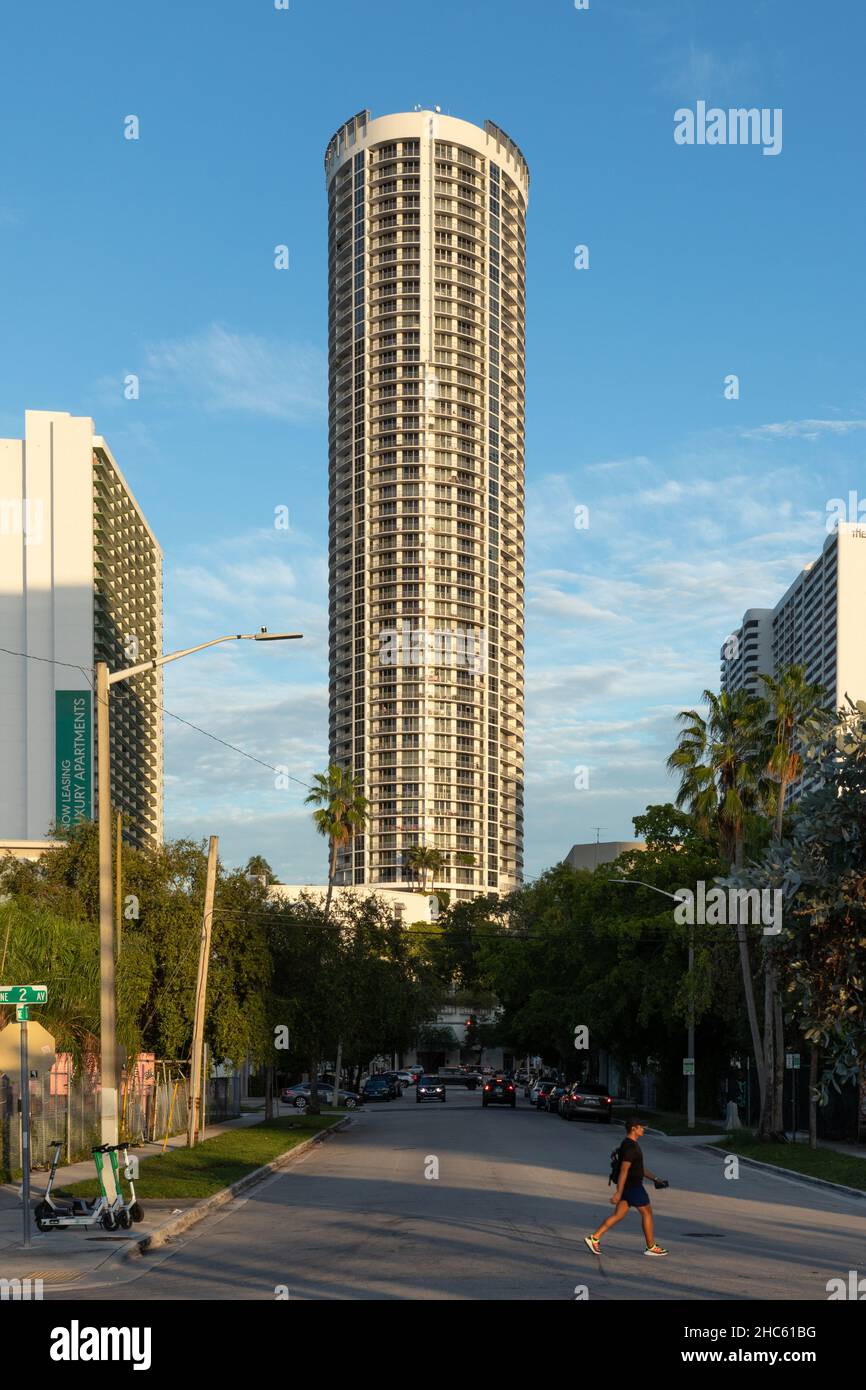 La torre condominio di lusso di recente costruzione intorno al quartiere Edgewater di Miami Foto Stock