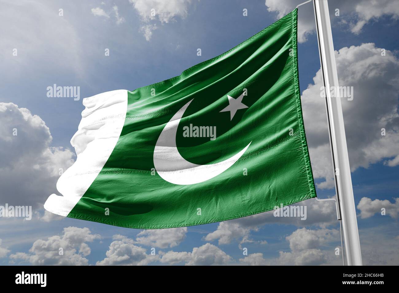 La bandiera del Pakistan sul cielo blu Foto Stock