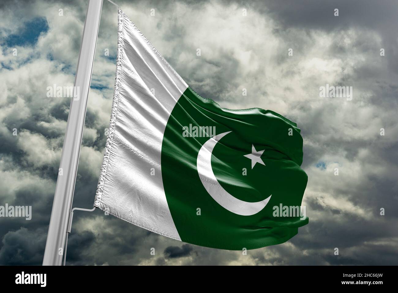 La bandiera del Pakistan sul cielo blu Foto Stock