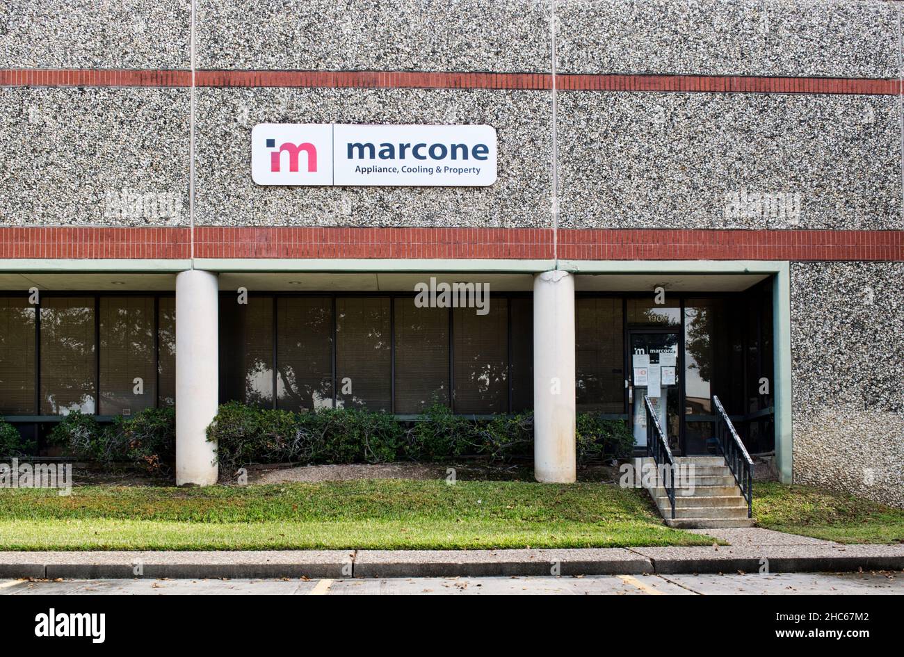 Houston, Texas USA 12-05-2021: L'esterno dell'edificio degli uffici Marcone e l'ingresso principale a Houston, Texas. Parti di elettrodomestici, raffreddamento e soluzioni di proprietà. Foto Stock