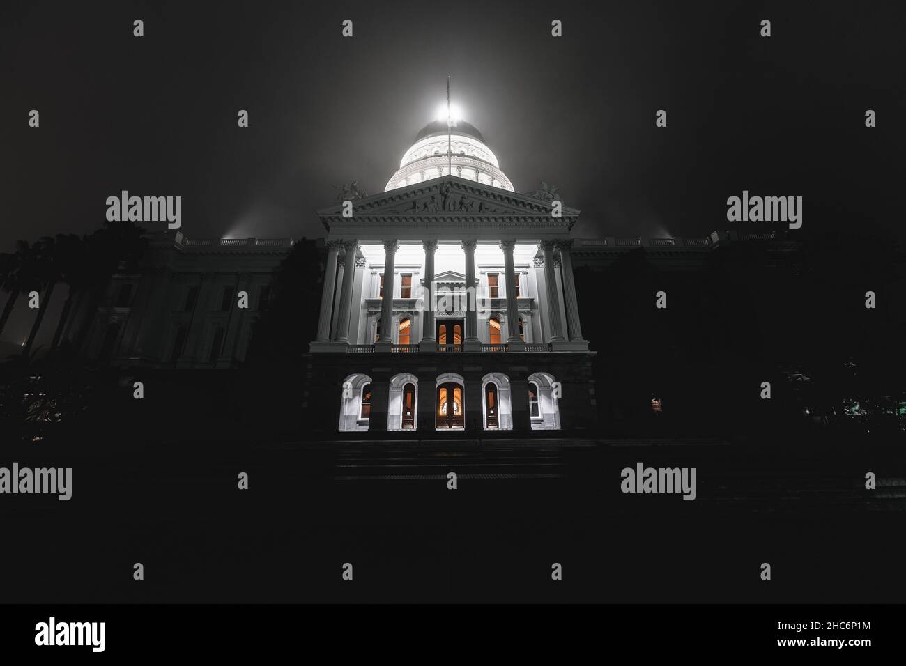 Museo illuminato del Campidoglio della California a Sacramento, California di notte Foto Stock
