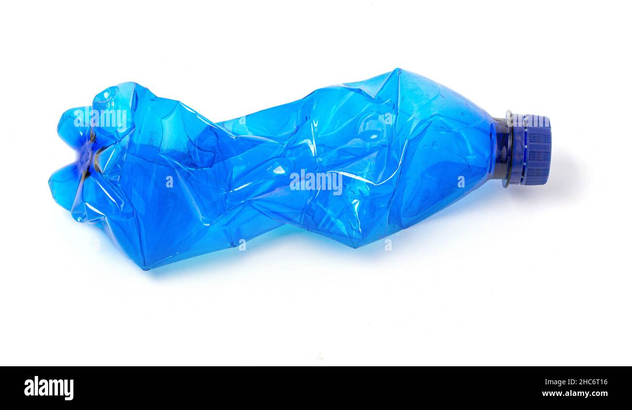 primo piano di una bottiglia di plastica su sfondo bianco Foto Stock