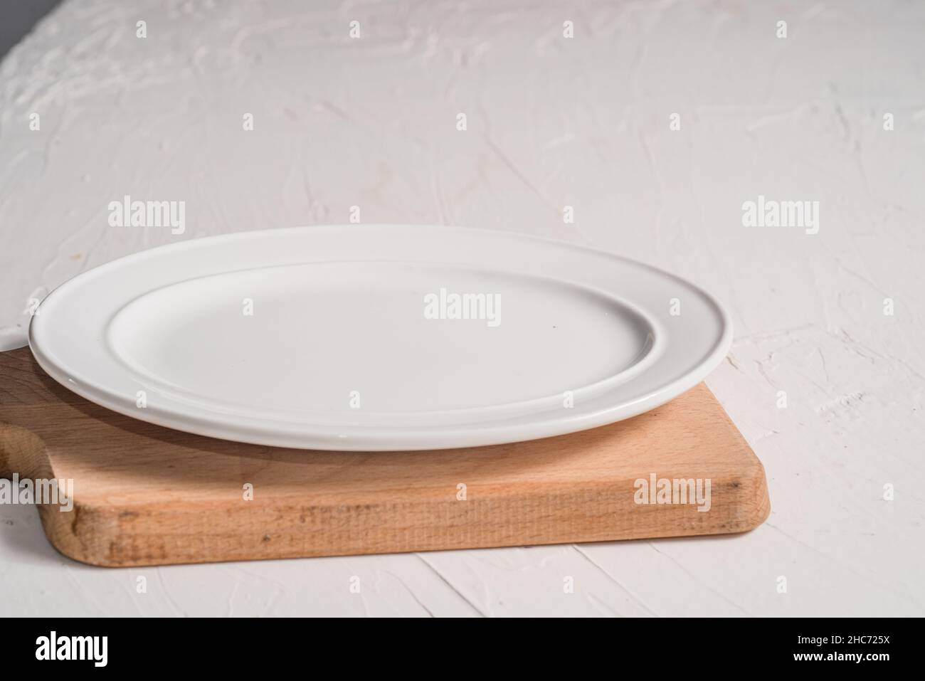 Prop. Piastra ovale bianca vuota Foto Stock
