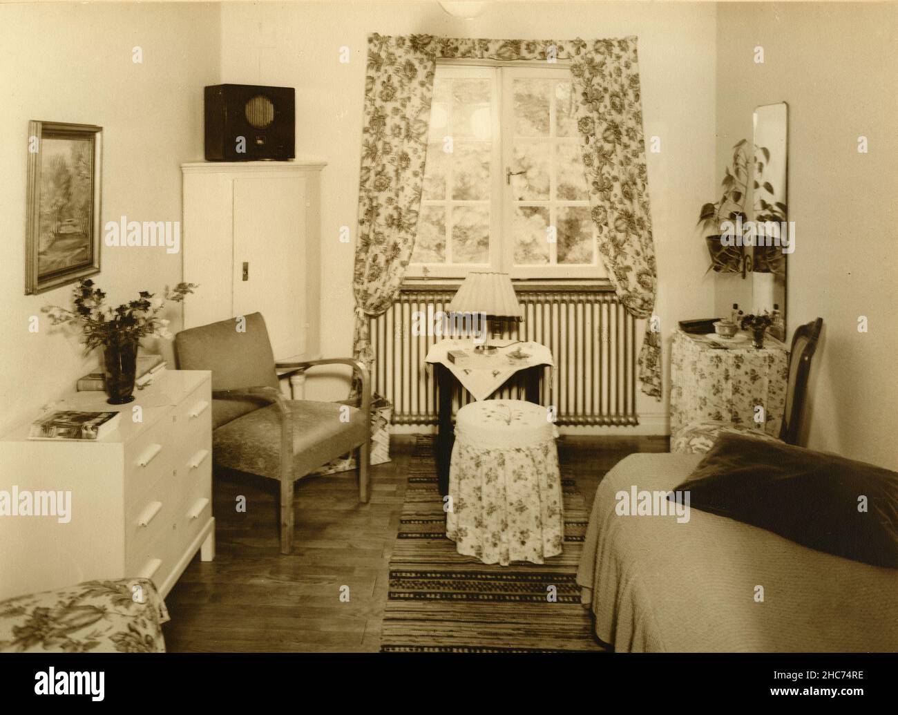 Vista interna di una casa: Camera singola, Bokagarden, Svezia 1945 Foto Stock