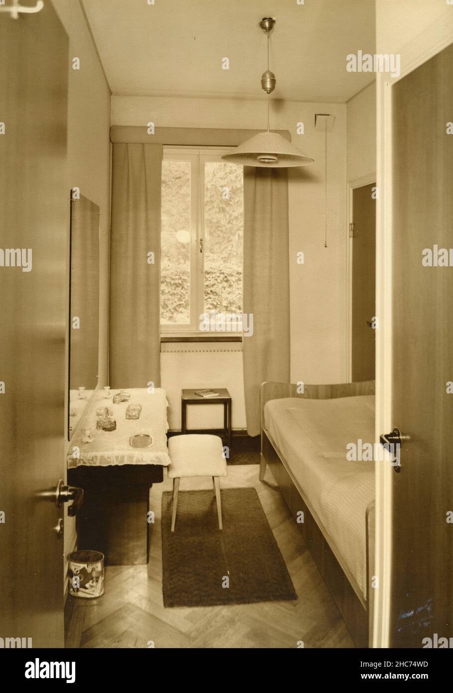 Vista interna di una casa: Camera singola, Bokagarden, Svezia 1945 Foto Stock