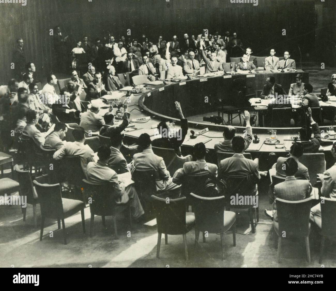 Votando la risoluzione 82 per l'intervento in Corea dopo che il rappresentante sovietico ha lasciato la stanza al Consiglio di sicurezza delle Nazioni Unite, New York, USA 1950 Foto Stock