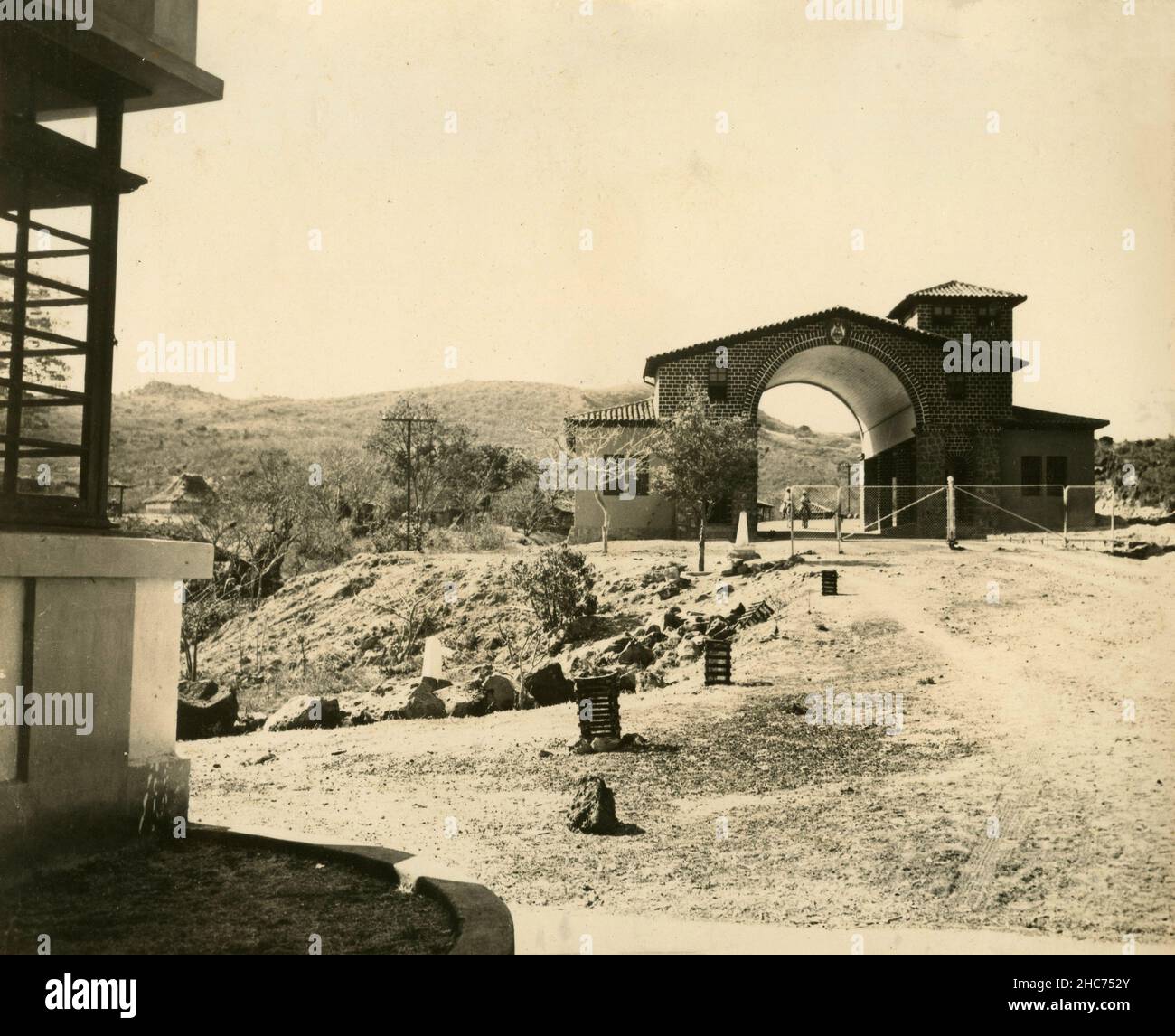La dogana al confine di El Salvador e Guatemala sulla strada americana, 1950s Foto Stock