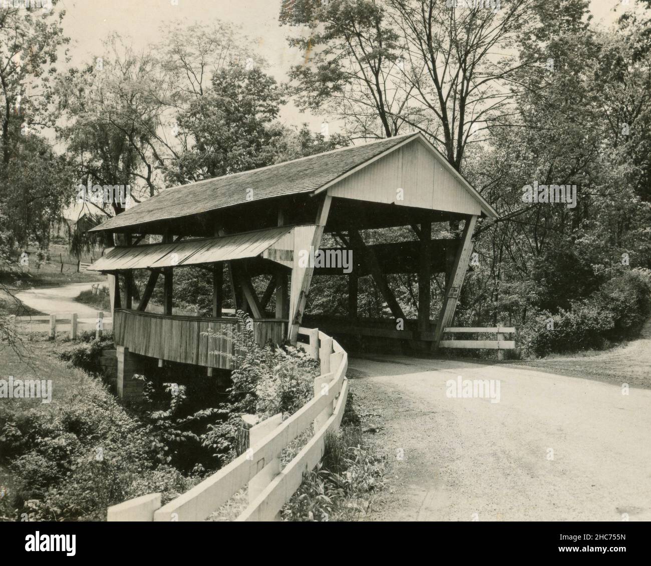 Rock Mill Covered Bridge sul fiume Hocking, Stebelton Park, Ohio USA 1950s Foto Stock