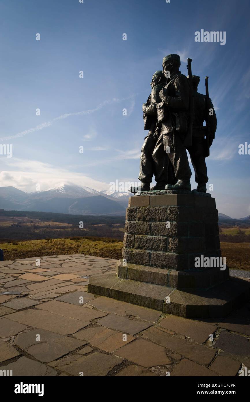 Statua del Commando Memorial presso il ponte Spean Bridge vicino alle Fort William Western Highlands della Scozia Foto Stock