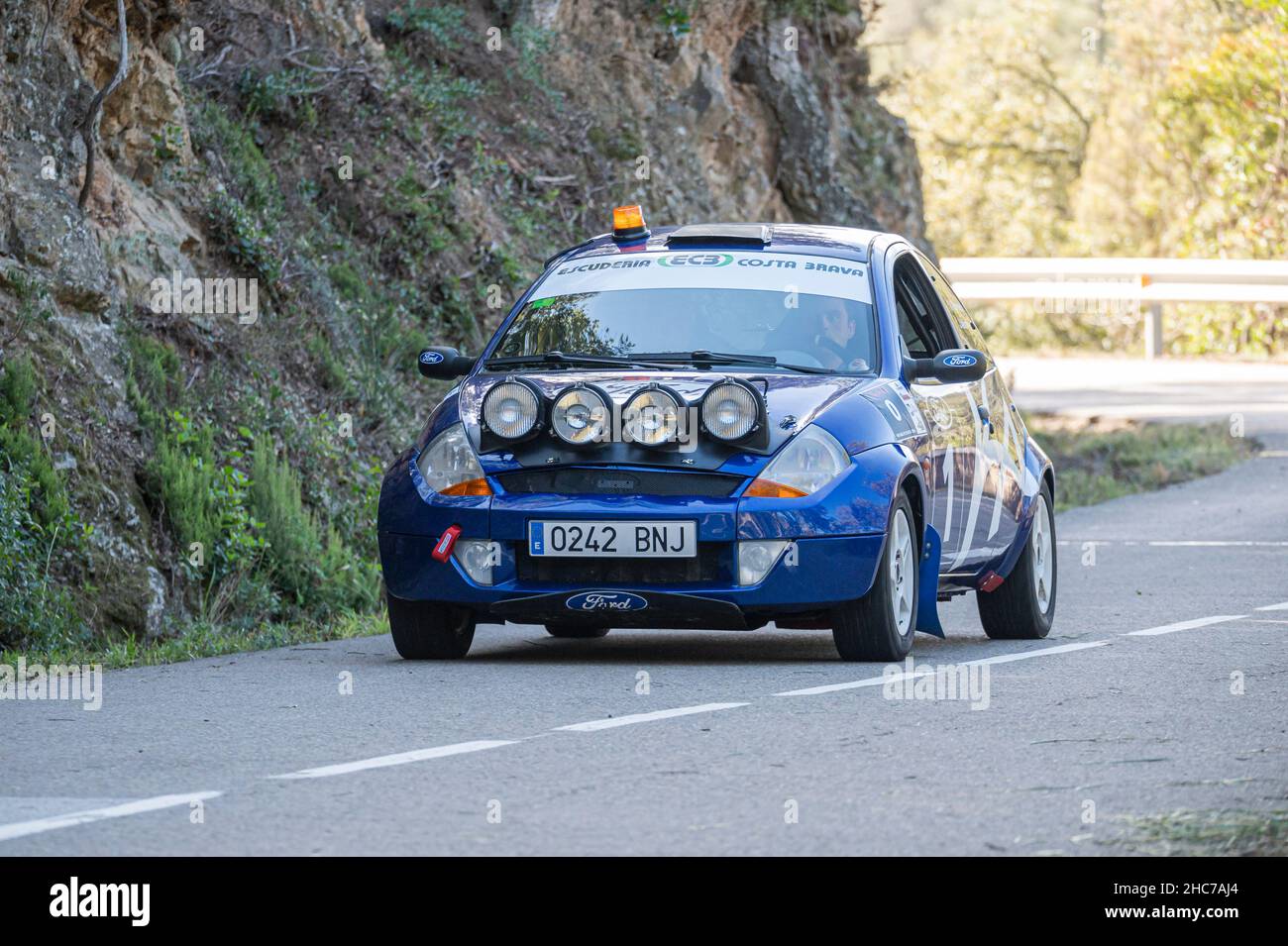 Barcellona, ​​Spain; 23 ottobre 2021: Ford Ka VIII Rallye Platja D'Aro storico in Catalogna Foto Stock
