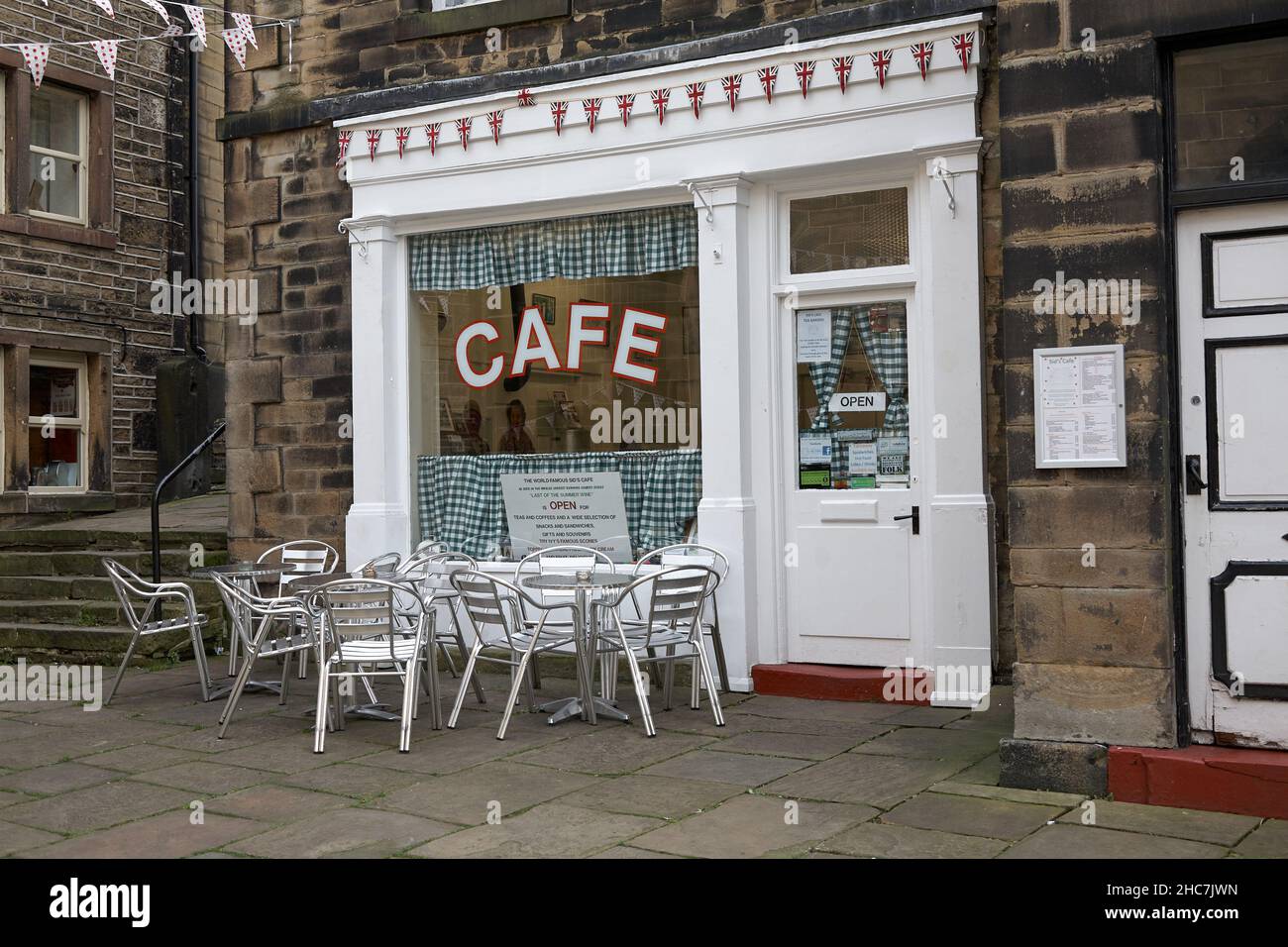 Holmfirth, Yorkshire, Inghilterra, Gran Bretagna, Vista del famoso Sid's Café Foto Stock