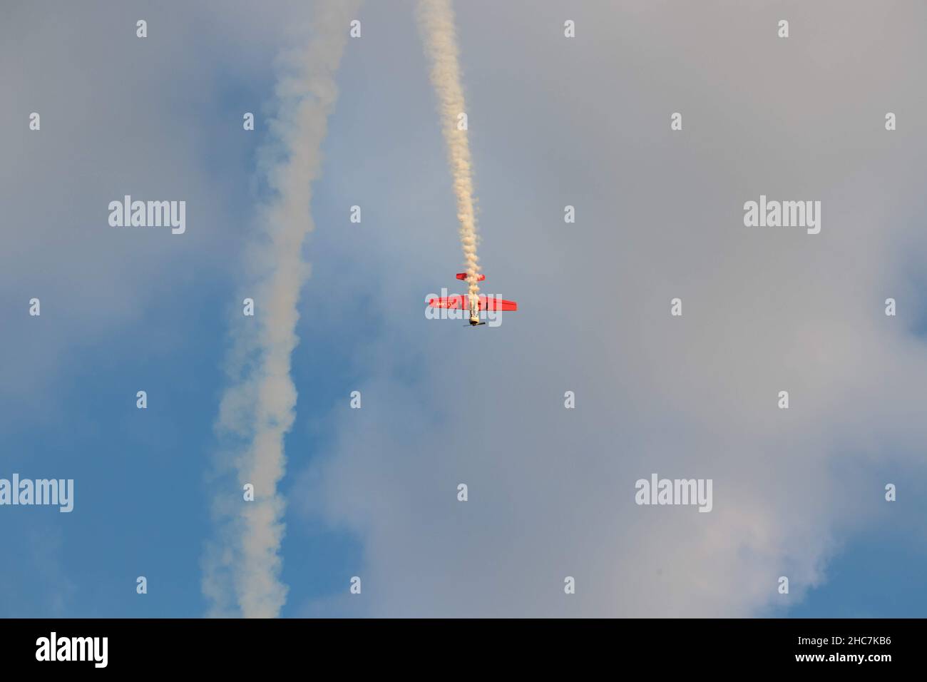 Spettacolo di flightshow aereo nel cielo della città di Alytus, Lituania Foto Stock