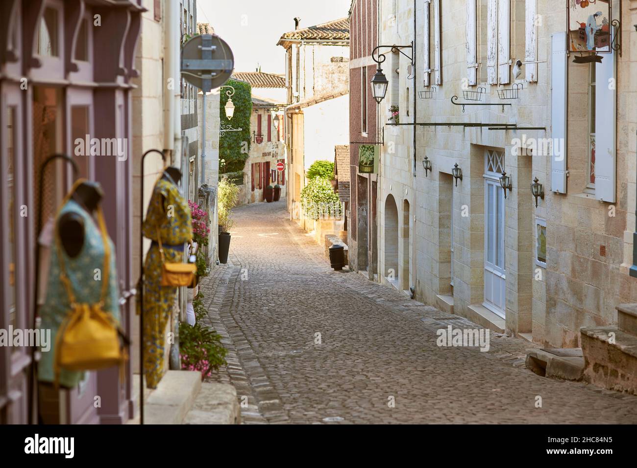 Strada acciottolata a Saint Emilion, Gironda, Aquitania, Francia, Europa Foto Stock