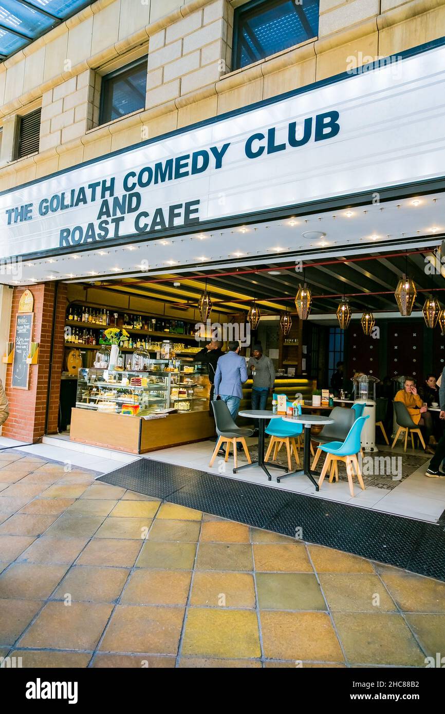 Johannesburg, Sudafrica - 11 luglio 2018: Esterno del Goliath Comedy Club e Roast Cafe Foto Stock