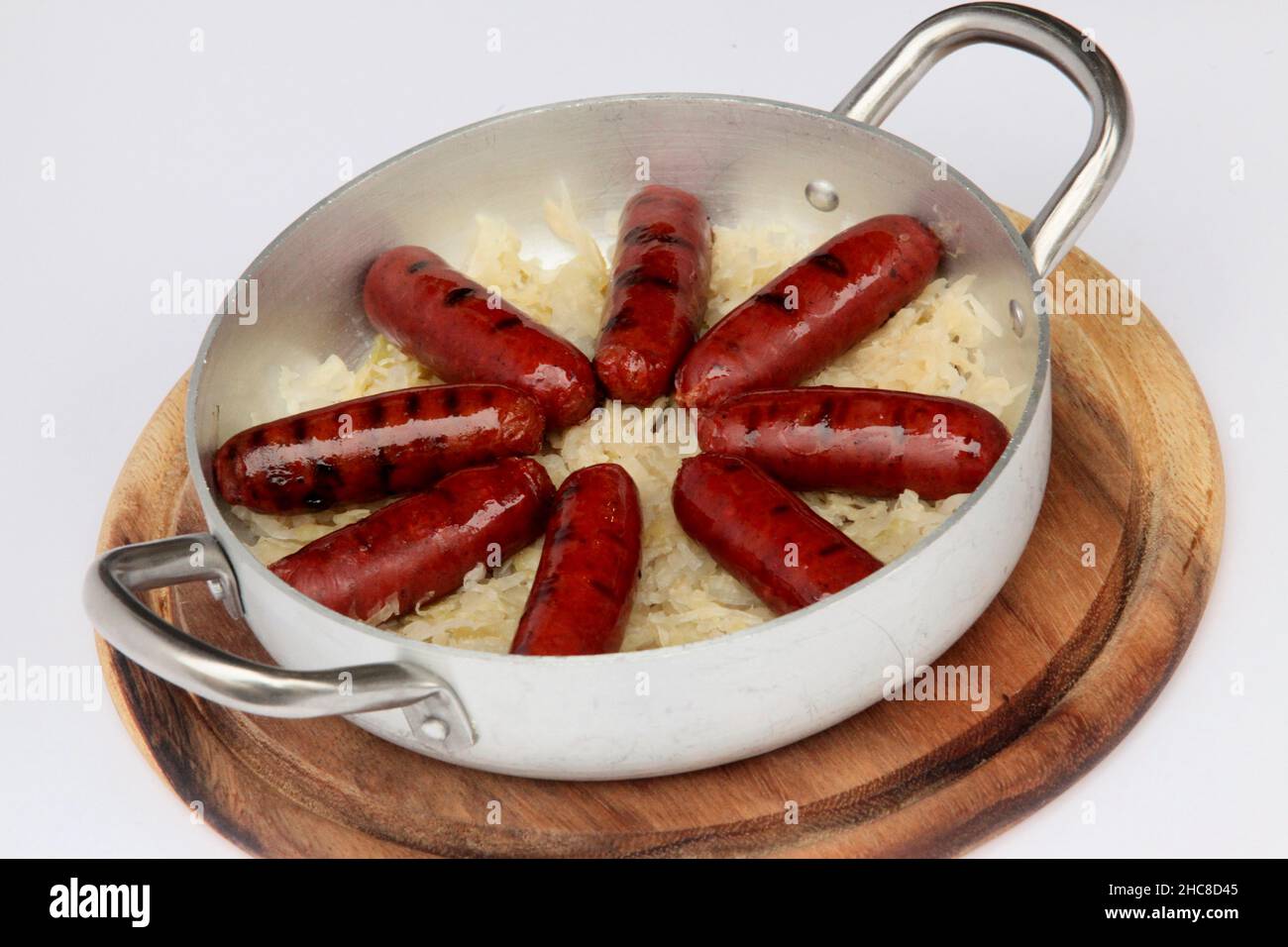 Salsicce tedesche (Bockwurst) con Sauerkraut Foto Stock