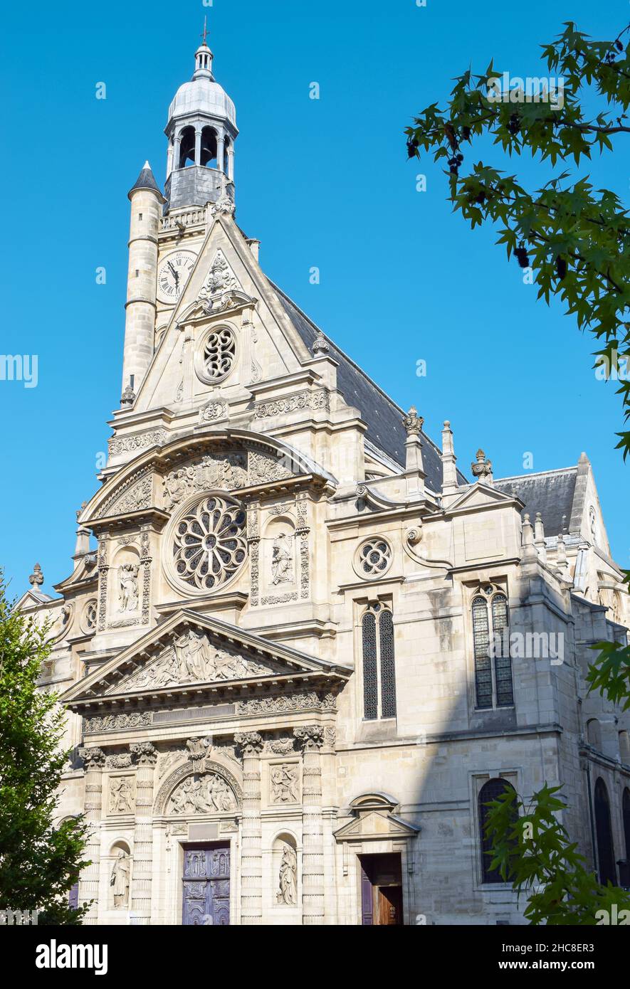 Fachada iglesia de Saint Etienne du Mont de estilo Gótico flamígero siglo XV en Paris, Francia.JPG Foto Stock