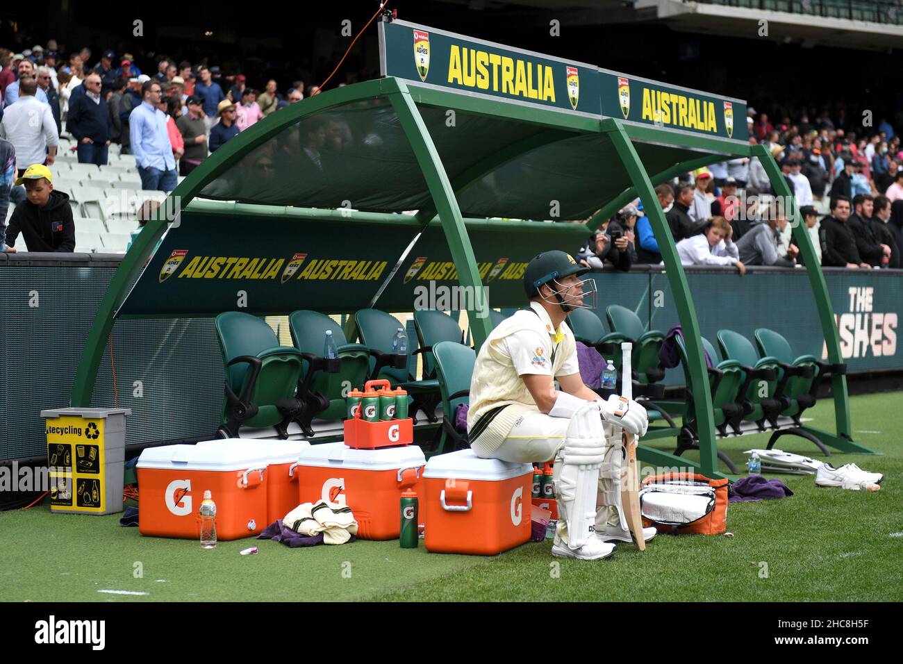 Melbourne Cricket Ground, Melbourne, Australia. 26th Dic 2021. The Ashes 3rd Test Day 1 Cricket, Australia contro Inghilterra; David Warner of Australia prepara per le sue inning Credit: Action Plus Sports/Alamy Live News Foto Stock