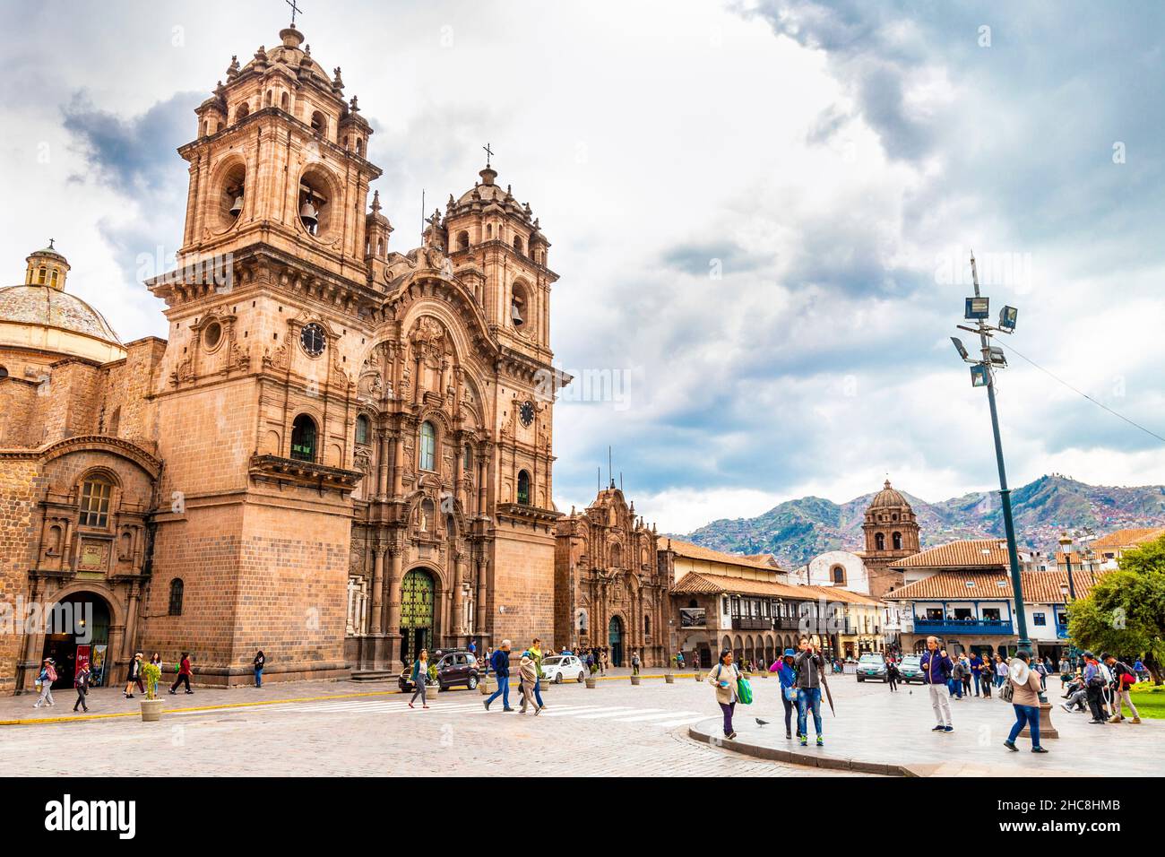 Esterno della Chiesa della Società di Gesù (Iglesia de la Companía de Jesús) su Plaza de Armas, Cusco, Valle Sacra, Perù Foto Stock