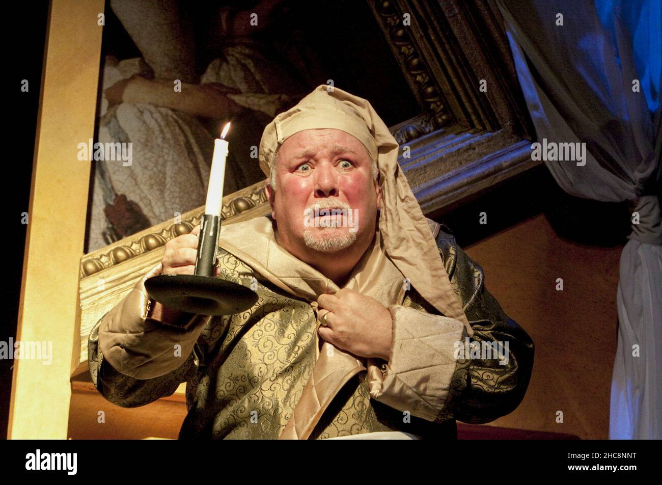 Gareth Hale (Scrooge) in A CHRISTMAS CAROL by Dickens at the Arts Theatre, London WC2 25/11/2009 un libro di adattamento musicale & testi: Susie McKenna musica & testi: Steven EDIS design: Lotte Collett Lighting: David Howe regista: Susie McKenna Foto Stock