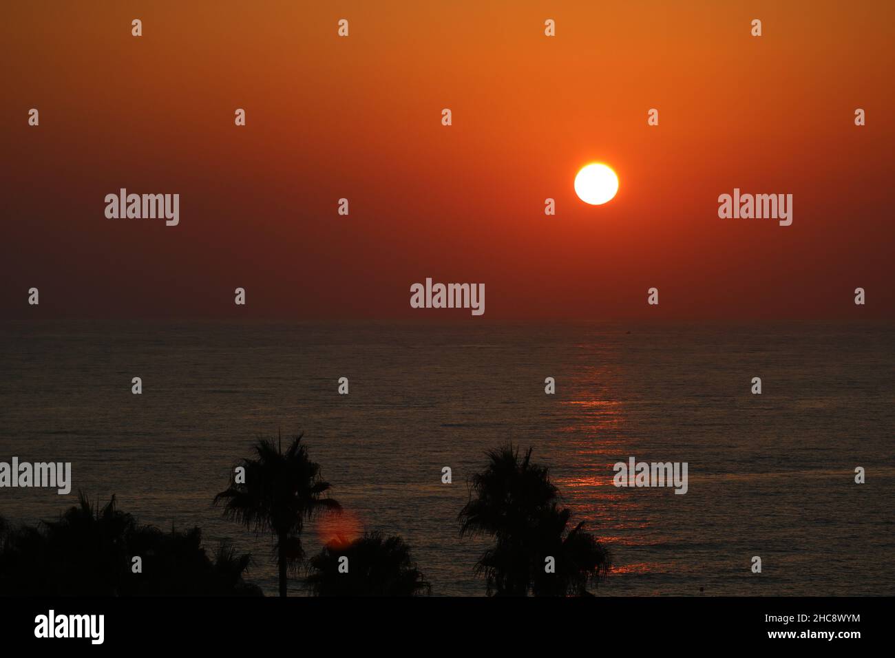 Tramonto a Cipro con vista sul Mar Mediterraneo Foto Stock