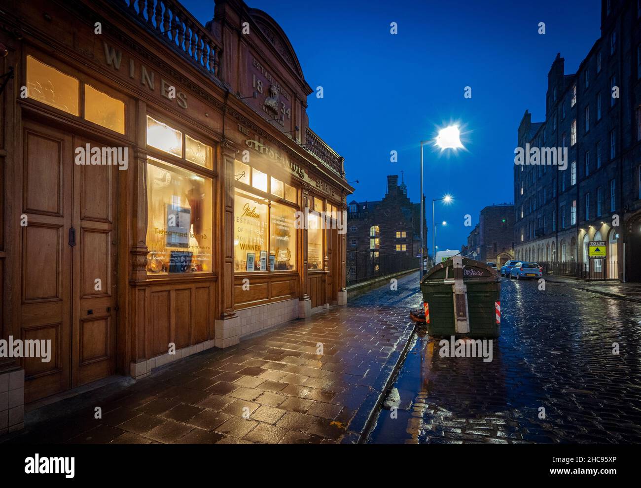 Vista notturna dell'esterno del ristorante Hispaniola a Edimburgo, Scozia, Regno Unito Foto Stock