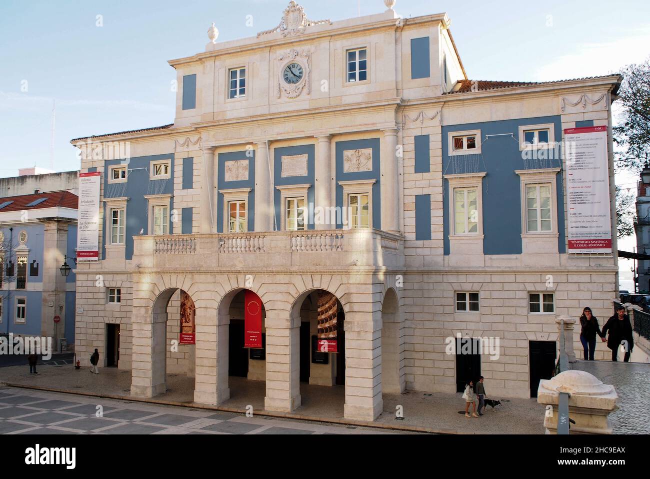 Teatro Nazionale di Sao Carlos, teatro lirico del 18th secolo con facciata neoclassica, Lisbona, Portogallo Foto Stock