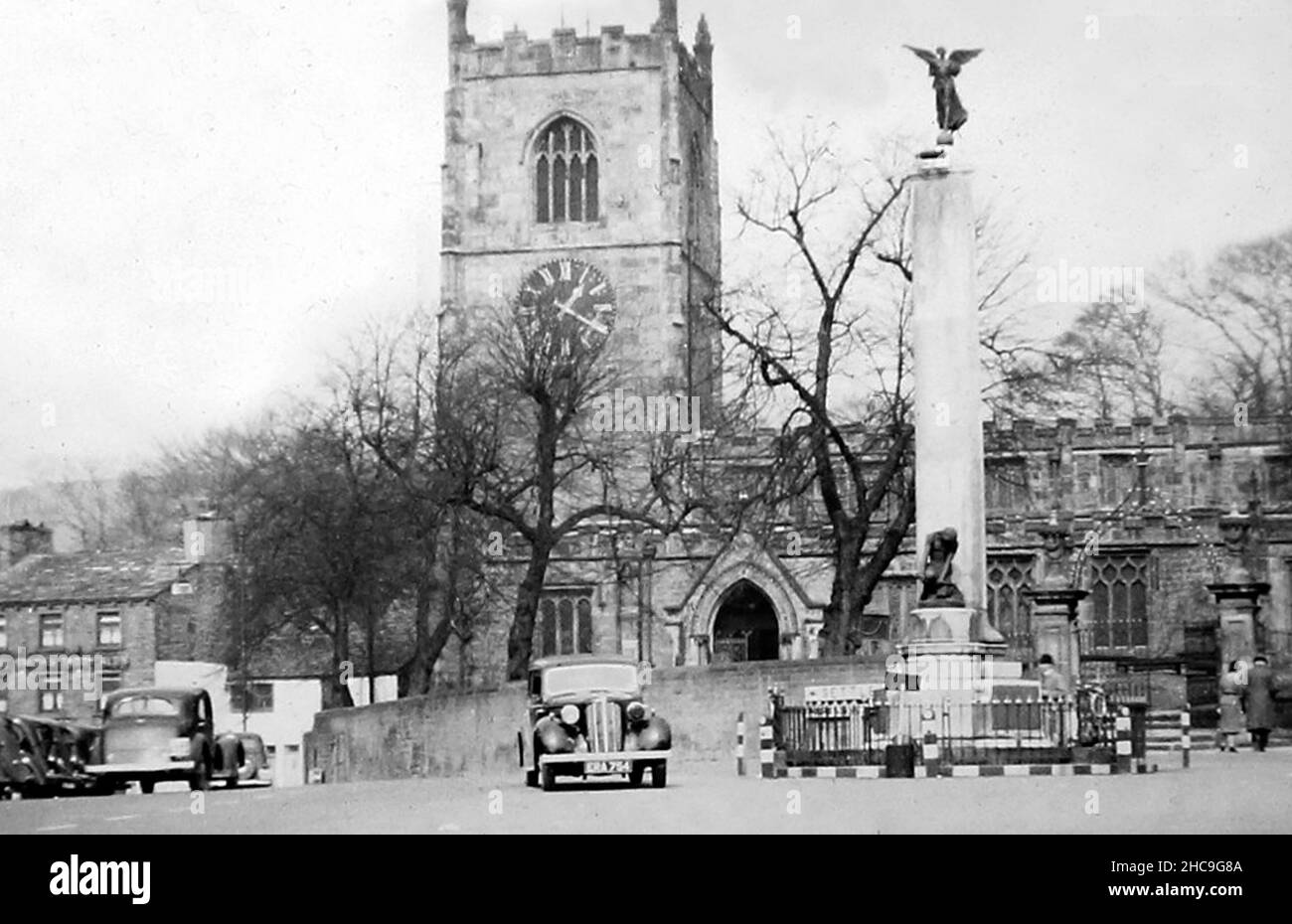 Chiesa di Skipton e Memoriale di guerra, probabilmente 1940s Foto Stock