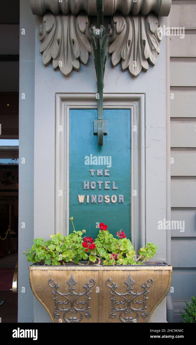 Ingresso all'Hotel Windsor, un Grand hotel di epoca vittoriana, fondato nel 1883, in Spring Street, Melbourne, Victoria, Australia Foto Stock