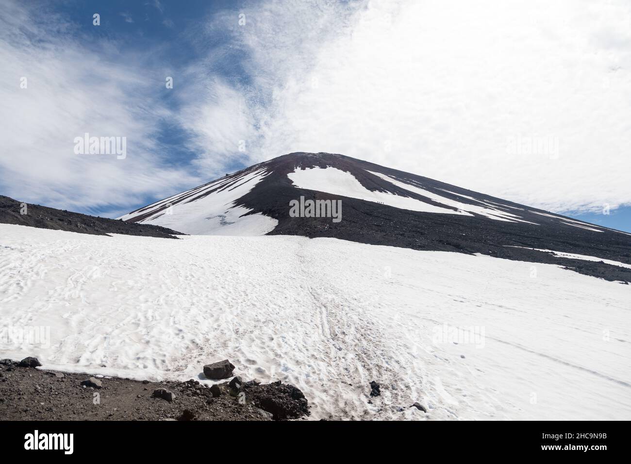 Vulcano Avachinsky, penisola di Kamchatka, Russia. Un vulcano attivo, situato a nord della città di Petropavlovsk-Kamchatsky, nell'confluente del Foto Stock