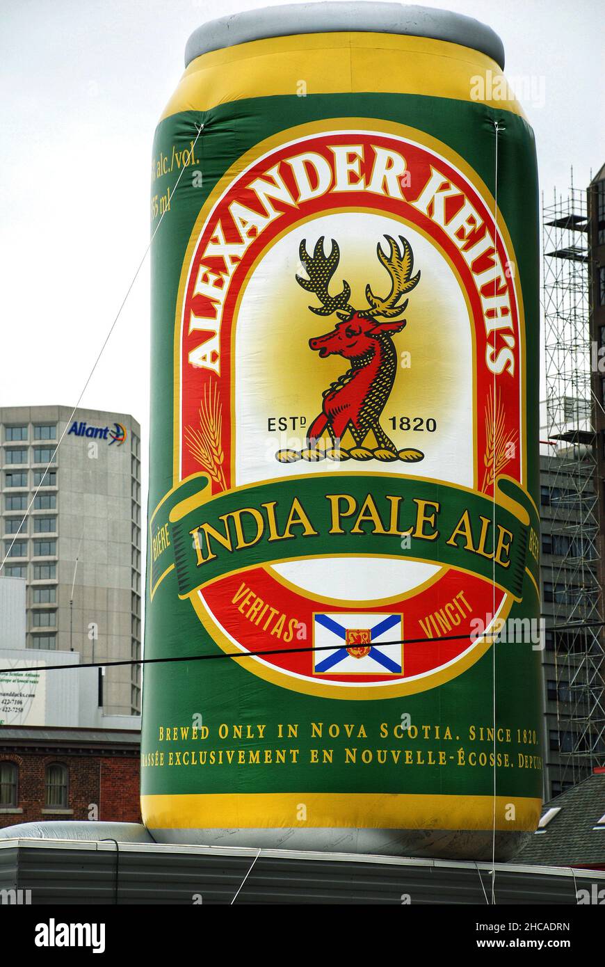 Halifax, Canada - 1 agosto 2008: Grande lattina di birra soffiato in mostra all'esterno della tenda di birra sul lungomare. Alexander Keith's è una birra popolare che era firs Foto Stock