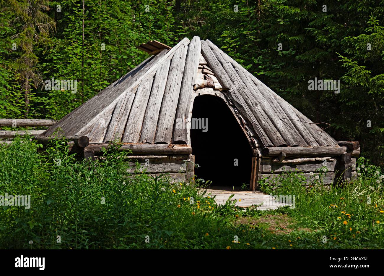 Un edificio molto vecchio che i Sami usavano come residenza Foto Stock