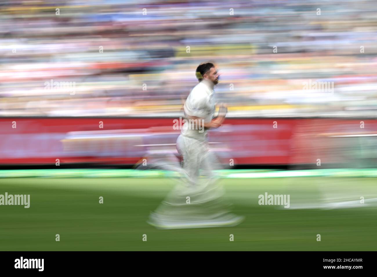 Melbourne Cricket Ground, Melbourne, Australia. 2nd Dic 2021. The Ashes 3rd Test Day 2 Cricket, Australia contro Inghilterra; James Anderson of England Bowls Credit: Action Plus Sports/Alamy Live News Foto Stock