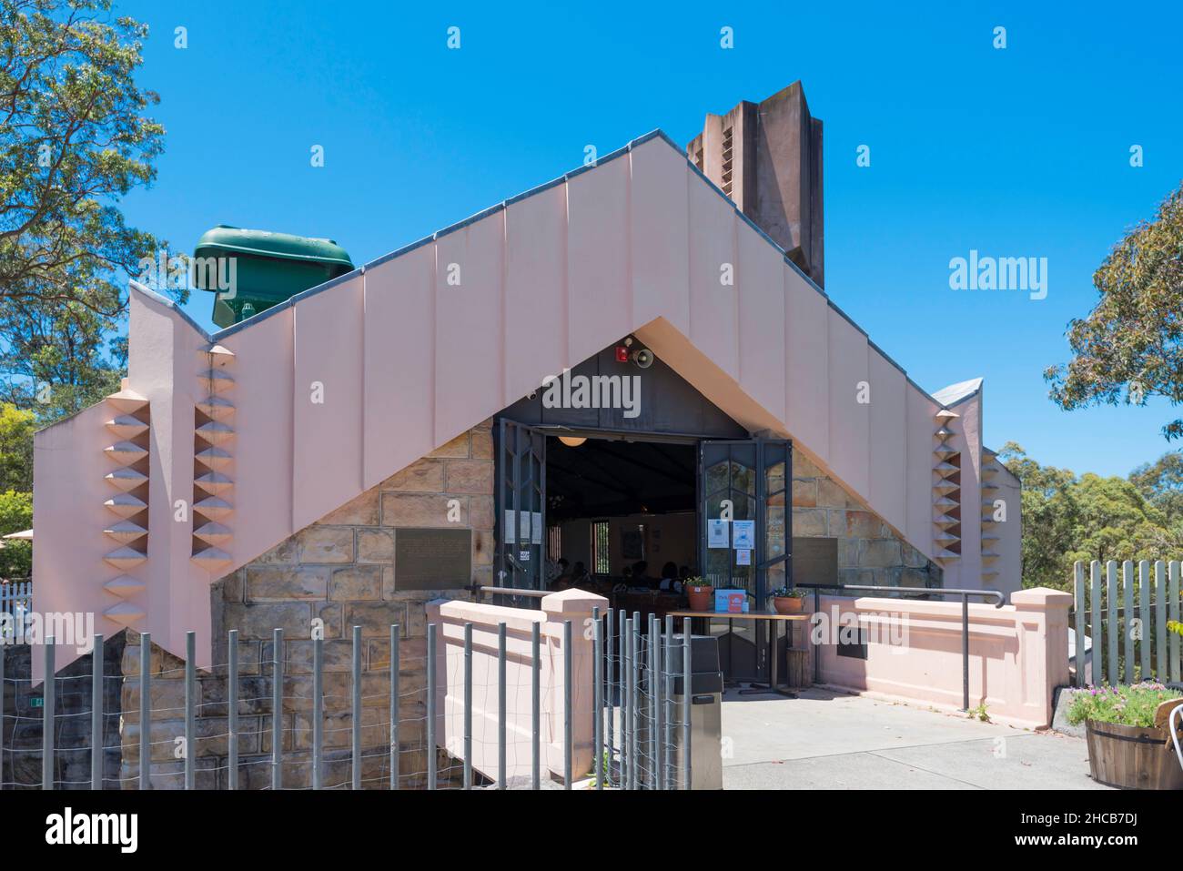 L'inceneritore Willoughby, progettato da Walter Burley Griffin ed Eric Nichols 1943, è un edificio industriale indipendente, influenzato da Myan. Foto Stock