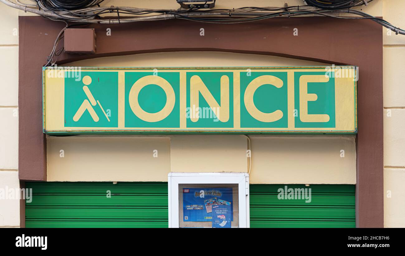 VALENCIA, SPAGNA - 20 DICEMBRE 2021: UNA VOLTA è una fondazione spagnola per raccogliere fondi per fornire servizi ai non vedenti Foto Stock