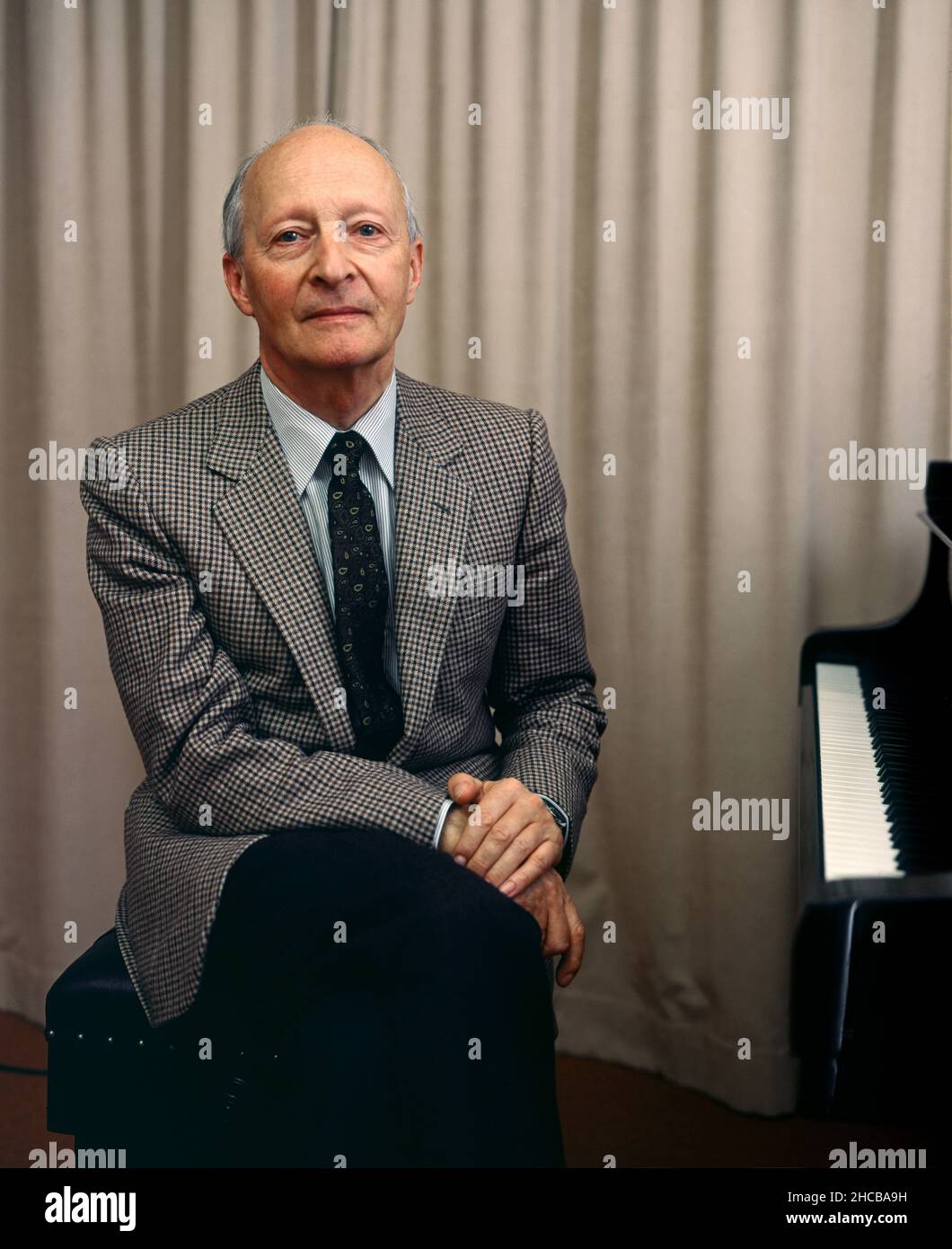 Il famoso compositore e direttore d'orchestra polacco Witold Lutoslawski nella sala concerti della radio svedese, Berwaldhallen. Stoccolma negli anni ottanta, Svezia. Foto Stock
