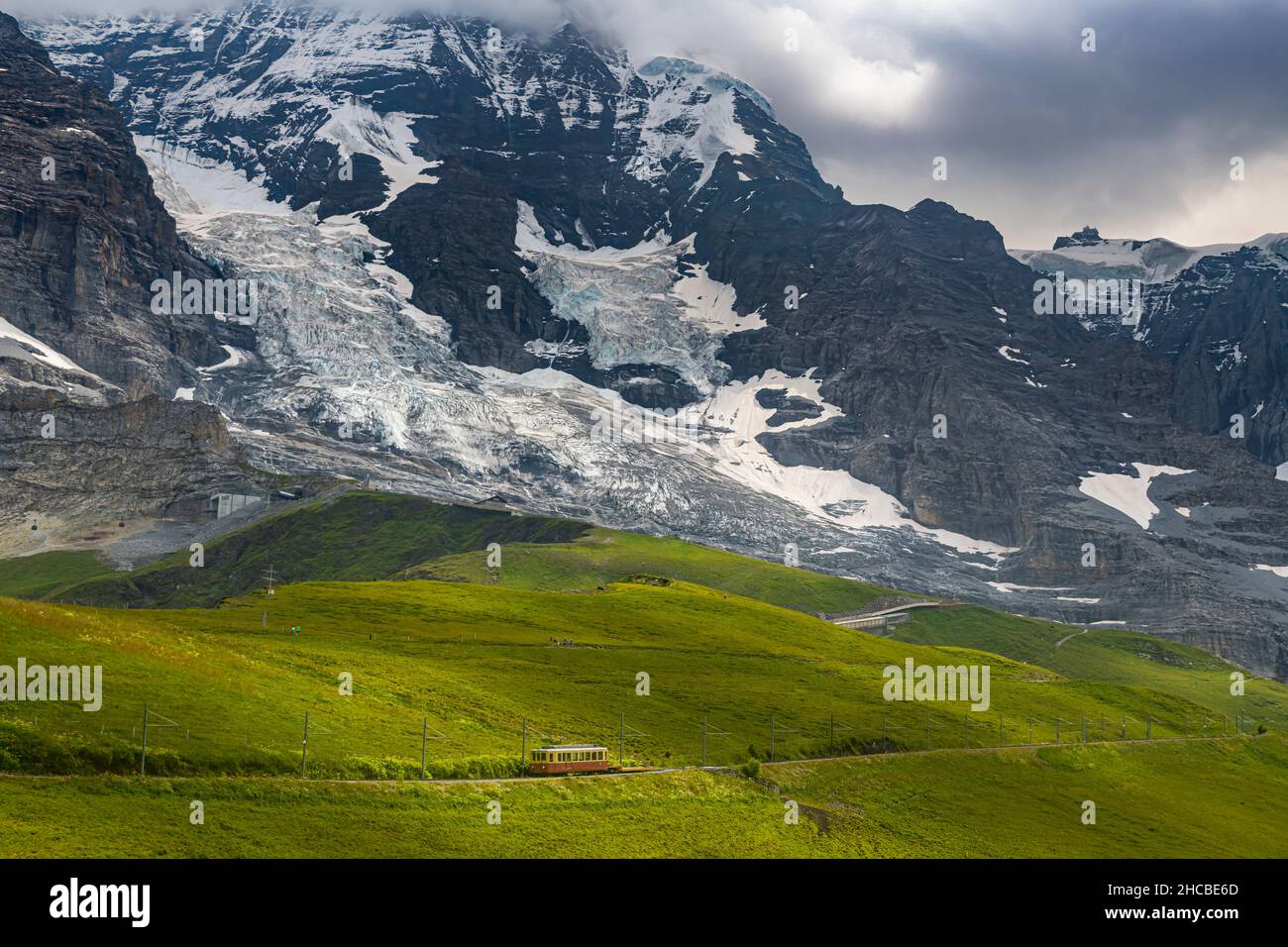 Jungfrau Railway prima del maestoso Eiger North Face Foto Stock