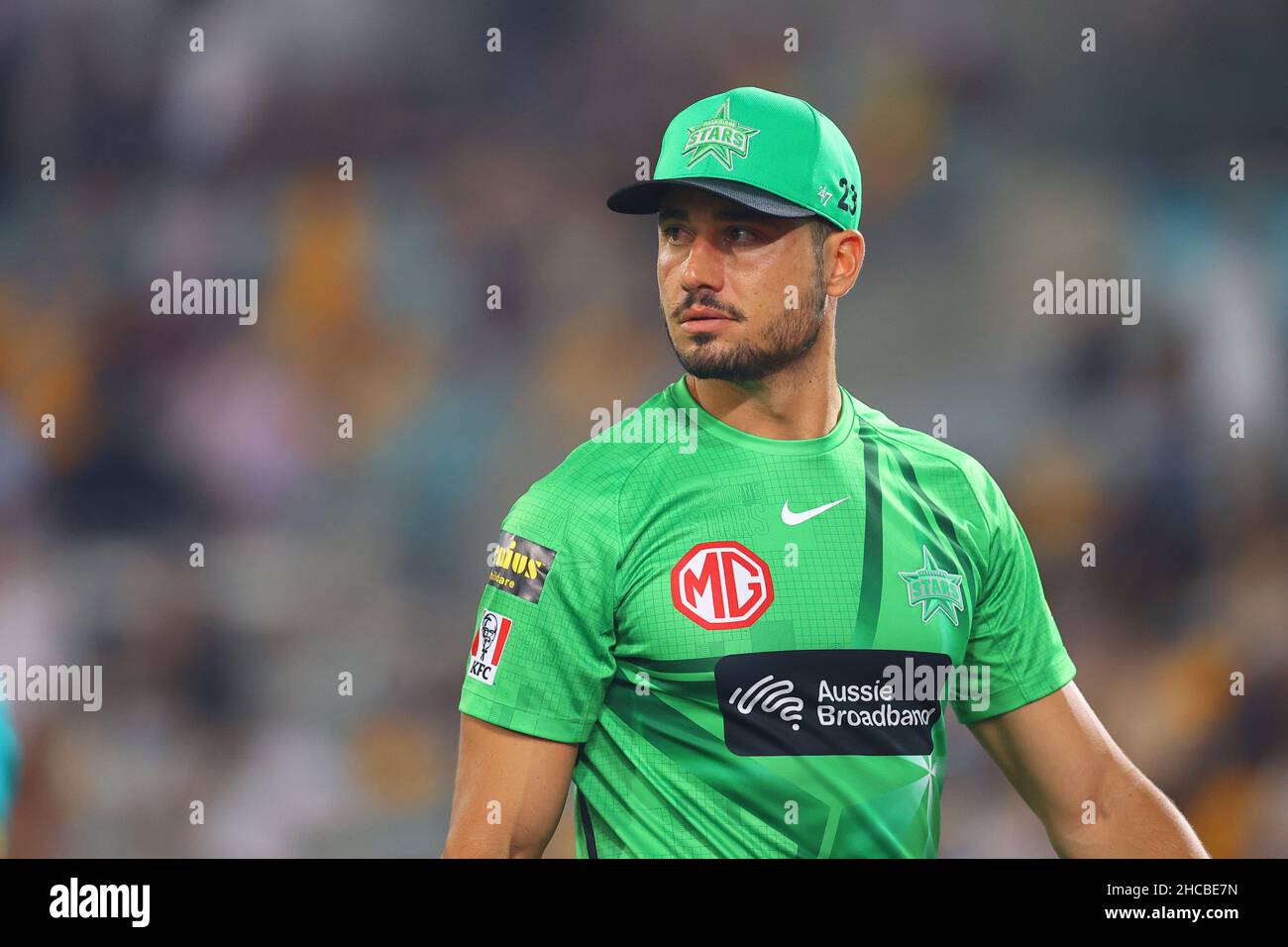 Brisbane, Regno Unito. 27th Dic 2021. Marcus Stoinis delle stelle di Melbourne guarda sopra in The innings break Credit: News Images /Alamy Live News Foto Stock