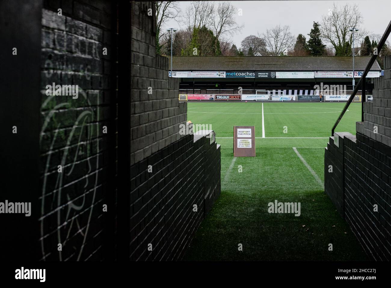 MERTHYR TYDFIL, GALLES - 27 DICEMBRE 2021: Stadio generale che precede la tappa sud della Southern League Premier Division South tra il Merthyr Town FC e lo Yate Town FC al Penydarren Park Stadium. Il gioco si sta svolgendo a porte chiuse a causa della pandemia del covid-19. Merthyr Tydfil, Galles. Photo Credit John Smith / Alamy Live News Foto Stock