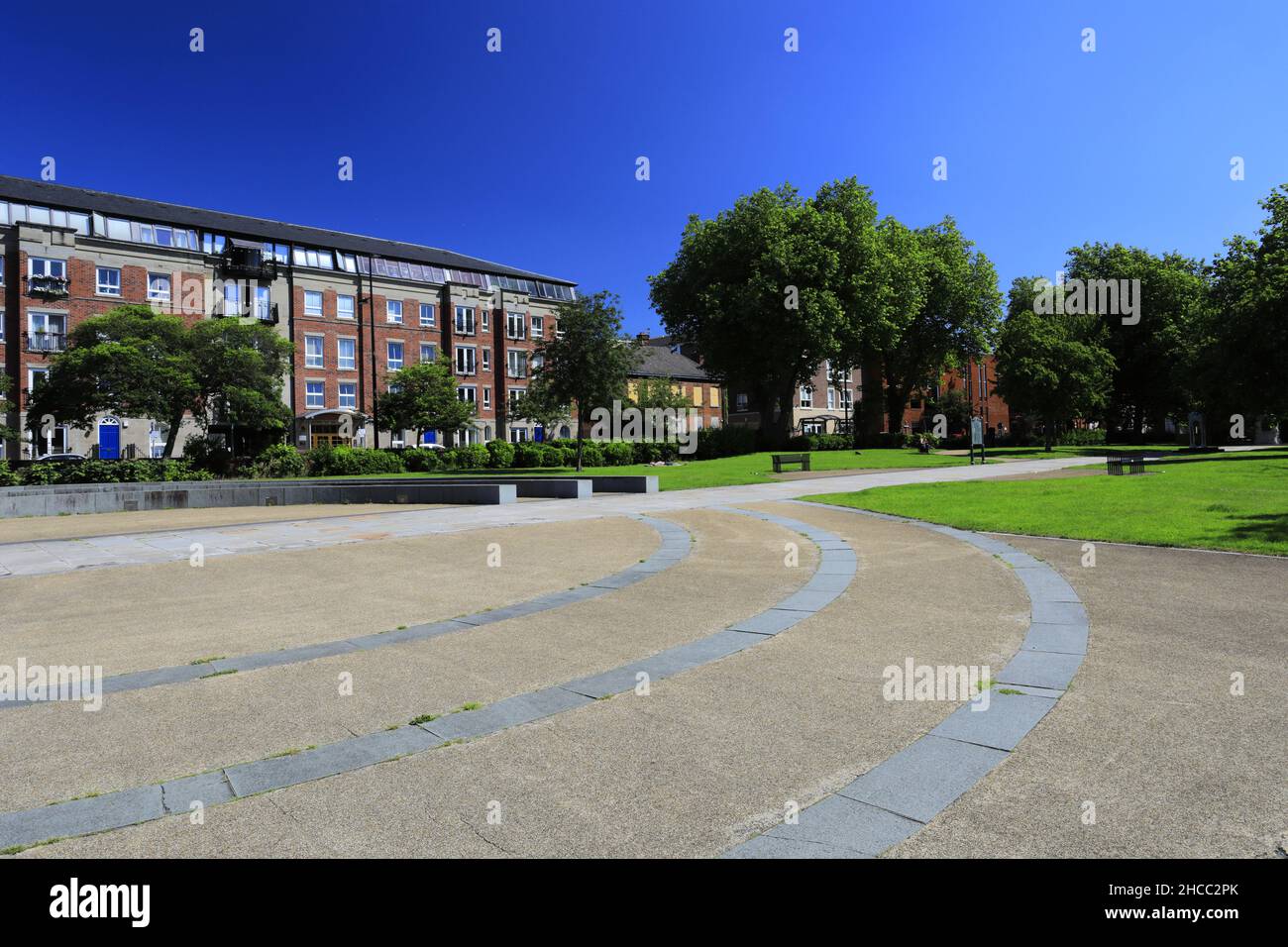 Vista estiva sui Queens Gardens, Warrington Town, Cheshire, Inghilterra, Regno Unito Foto Stock