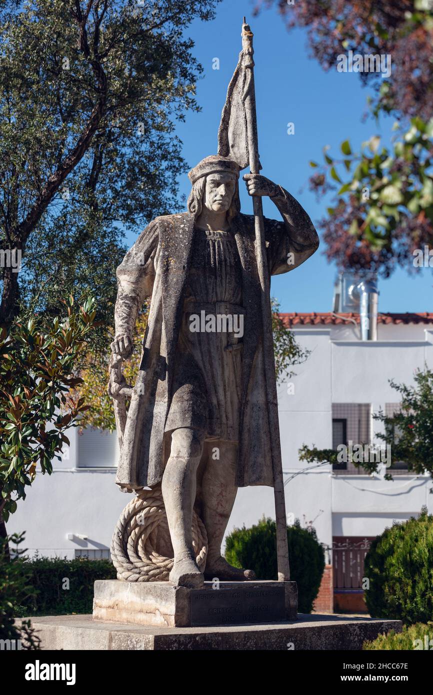 Jerez de los Caballeros, Spagna - 6 dicembre 2021: Statua di Cristoforo Colombo. Fu costruita da Lorenzo Coullaut Valera per l'esposizione universale Foto Stock
