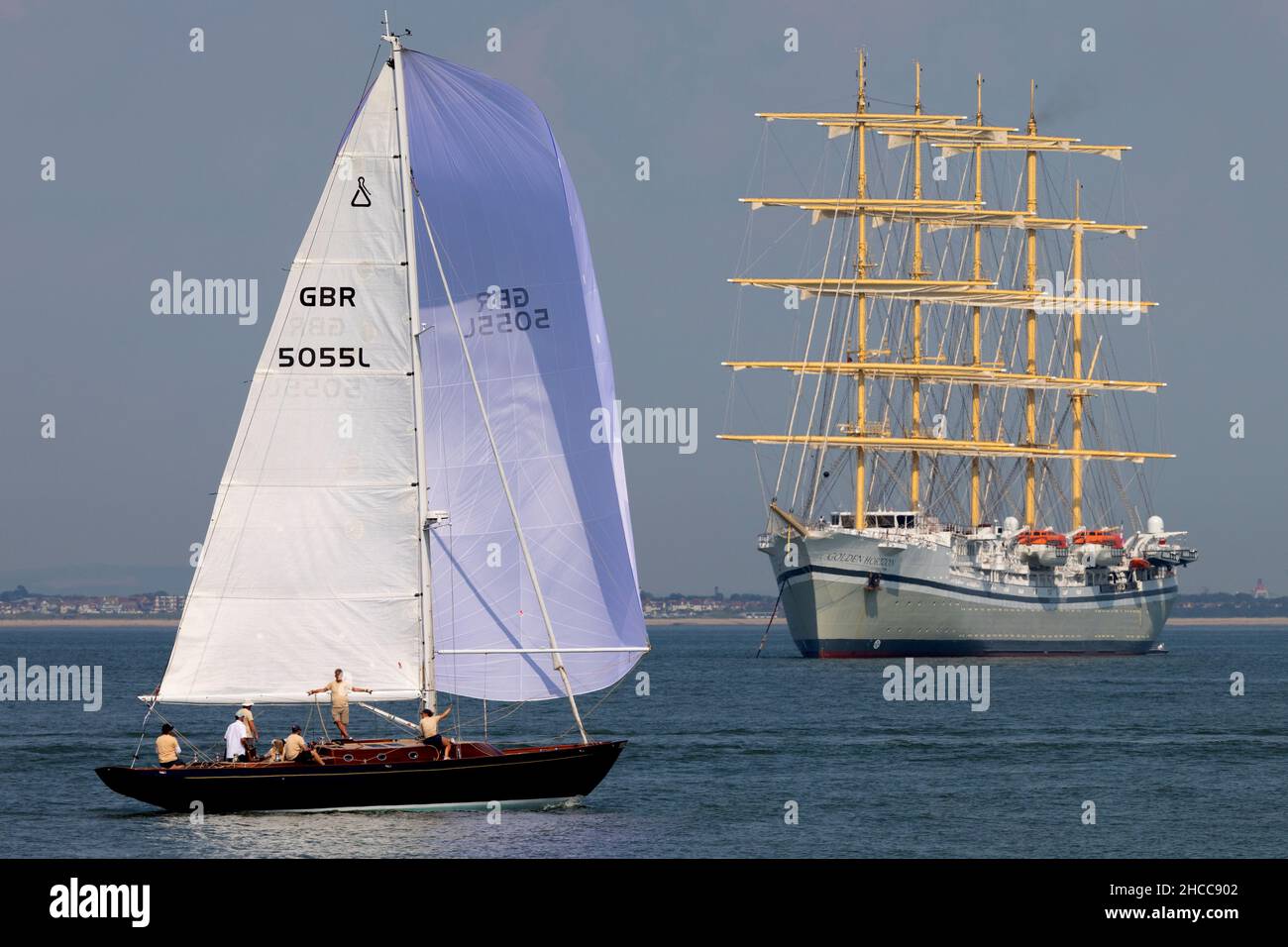 Cinque,merded,crociera,liner,Golden,Horizon, The Solent, Cowes,isola di Wight,Inghilterra,Gran Bretagna,britannico,UK, Foto Stock