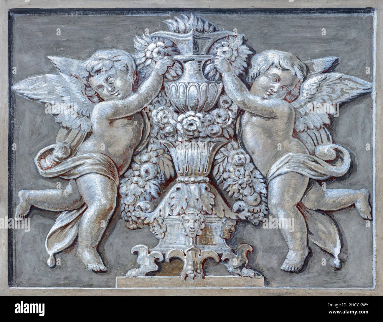 ROMA, ITALIA - 28 AGOSTO 2021: L'affresco barocco degli angeli nella chiesa Chiesa dei Santi Vincenzo e Anastasio a Trevi. Foto Stock