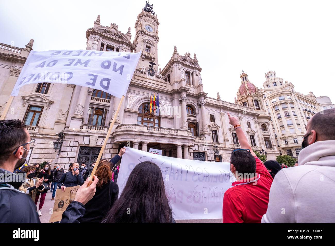 Valencia, Spagna; 25 gennaio 2021: Manifestanti contro le misure anti Covid adottate contro il settore alberghiero dal governo locale Foto Stock