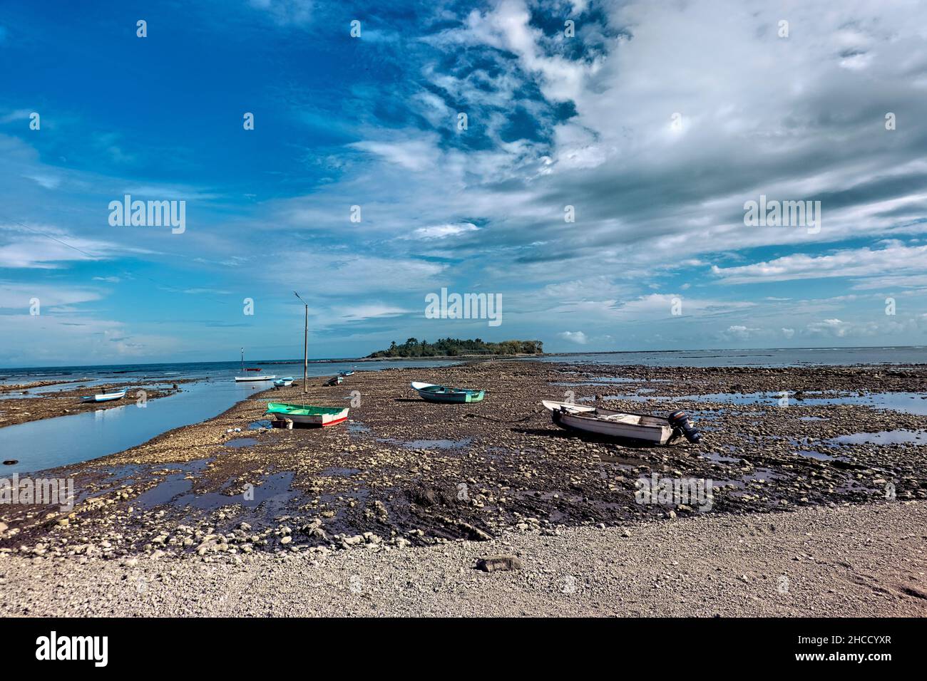 Ingresso all'unico Cimitero dell'Isola di Cabuya, raggiunto solo con la bassa marea, Penisola di Nicoya, Costa Rica Foto Stock