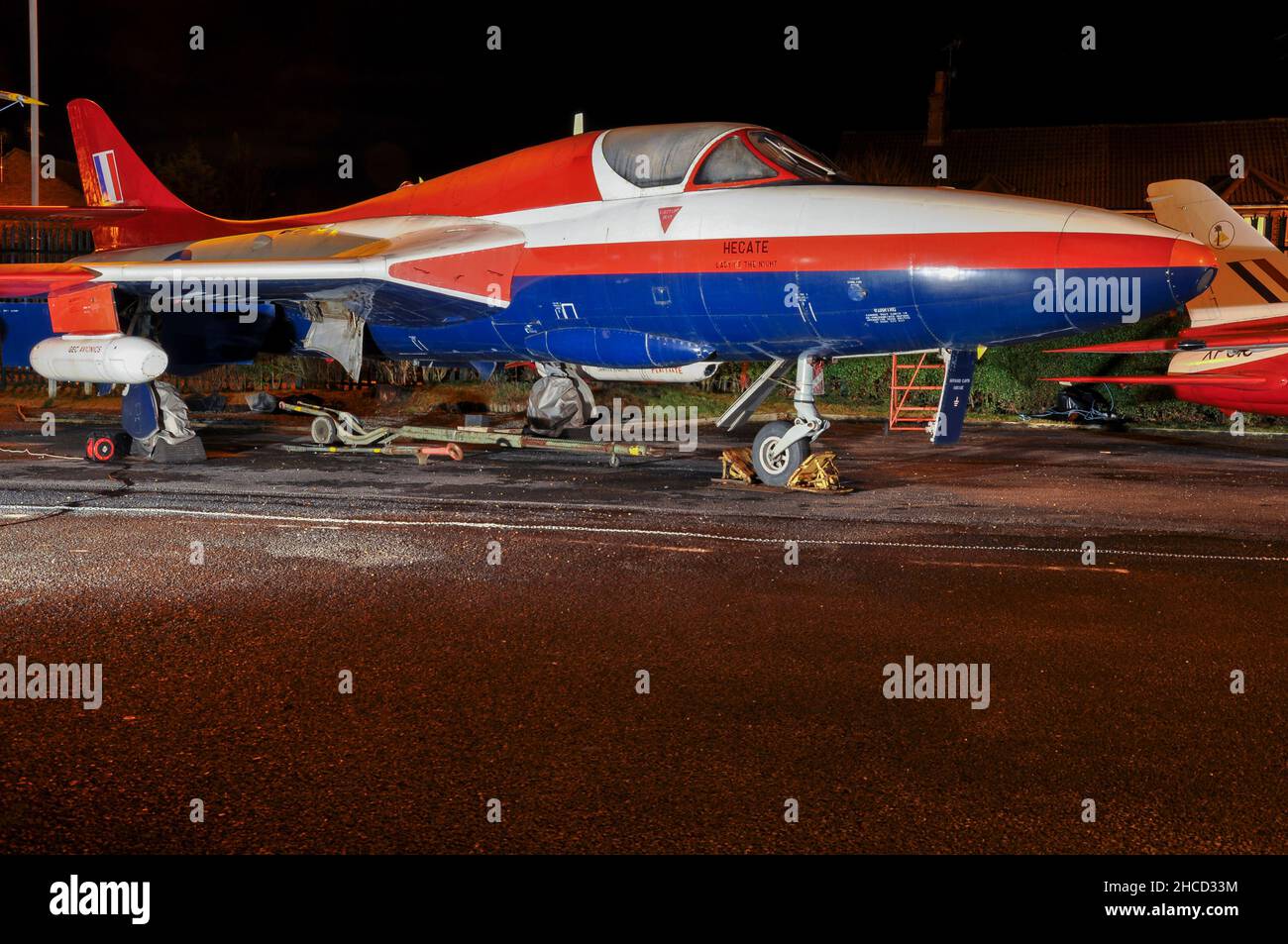 Hawker Hunter T7 aereo da caccia WV383 conservato in esposizione al Farnborough Air Sciences Trust Museum, Hampshire, Regno Unito. Chiamata Hecate - Signora della Notte Foto Stock
